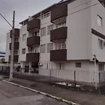 Apartamento com mobília nova.